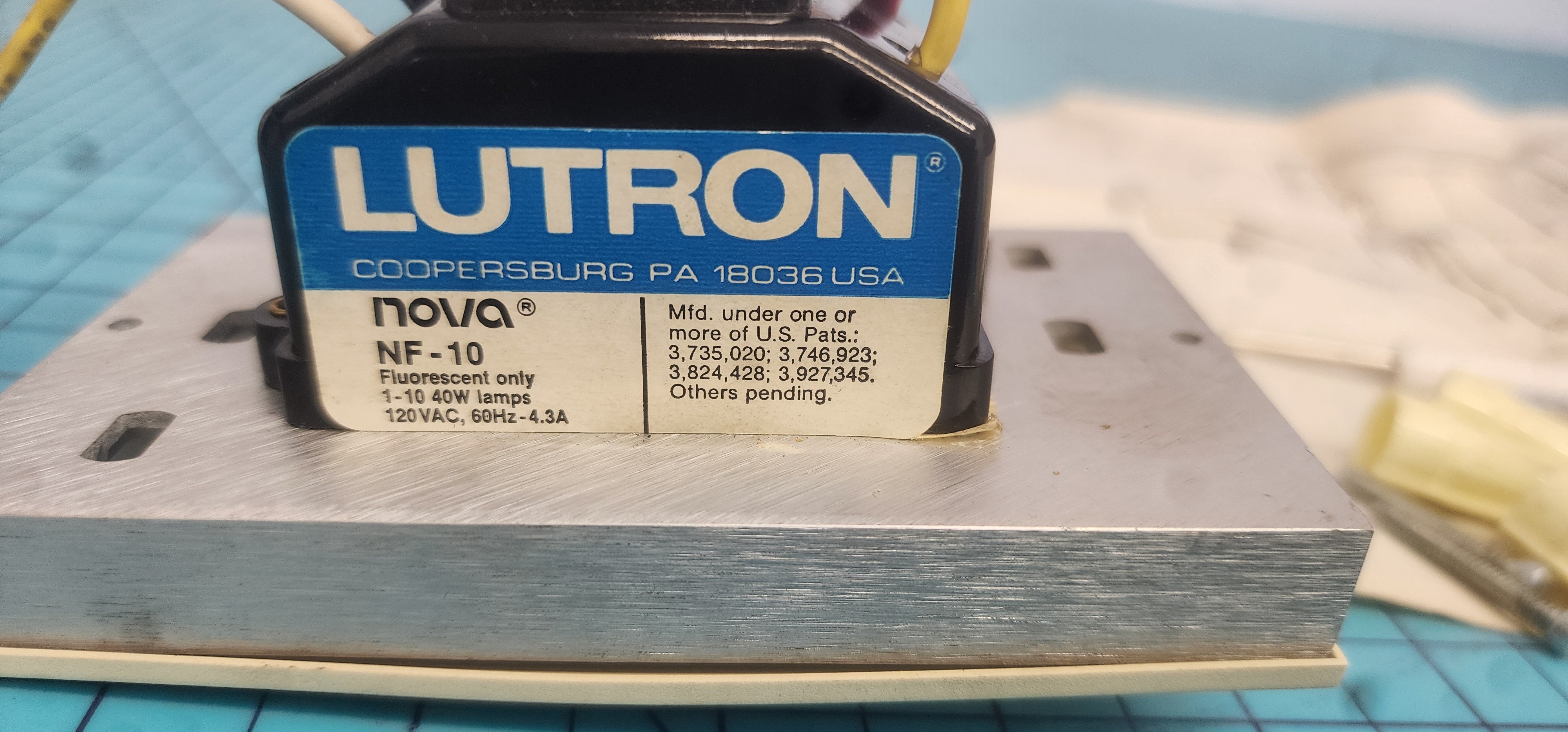 Lutron, Dimmer Switch, NF-10 Fluorescent Only, 1-10 40w Lamps 120VAC, 60hz-4.3A