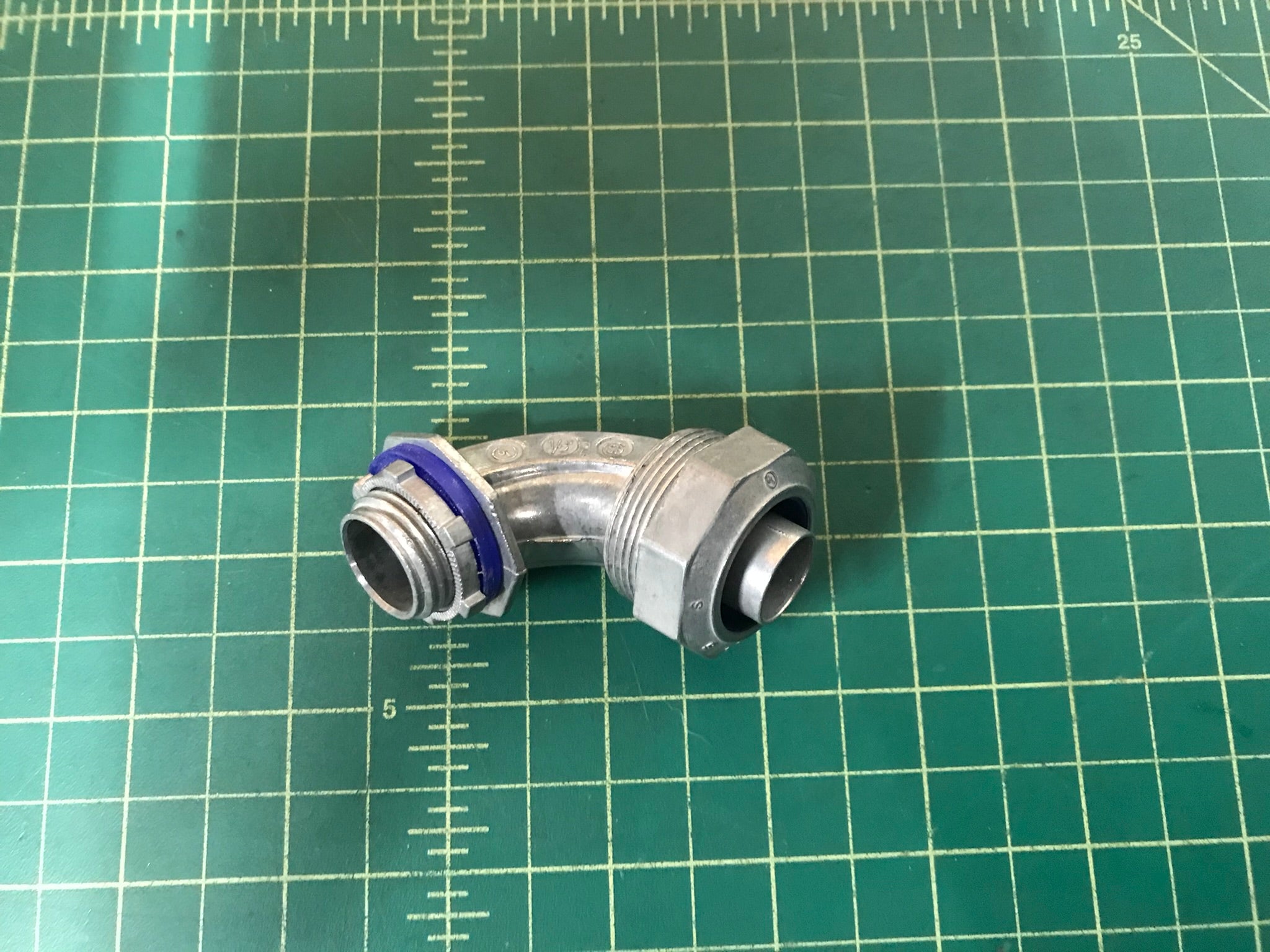 Flexible Conduit Connector - 90 degree 1/2"