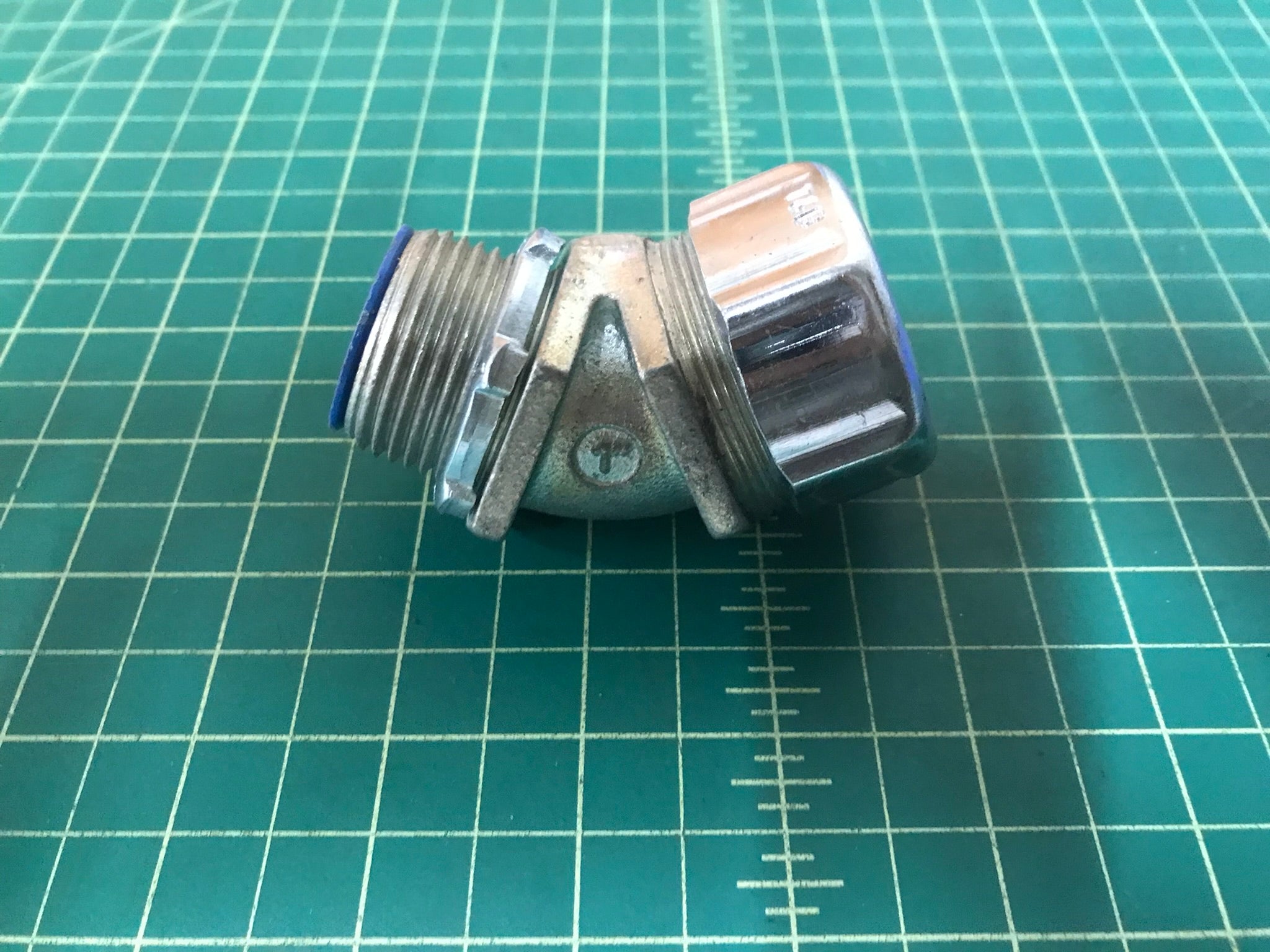 Flexible Conduit Connector - 45 degree 1" (Missing Washer)