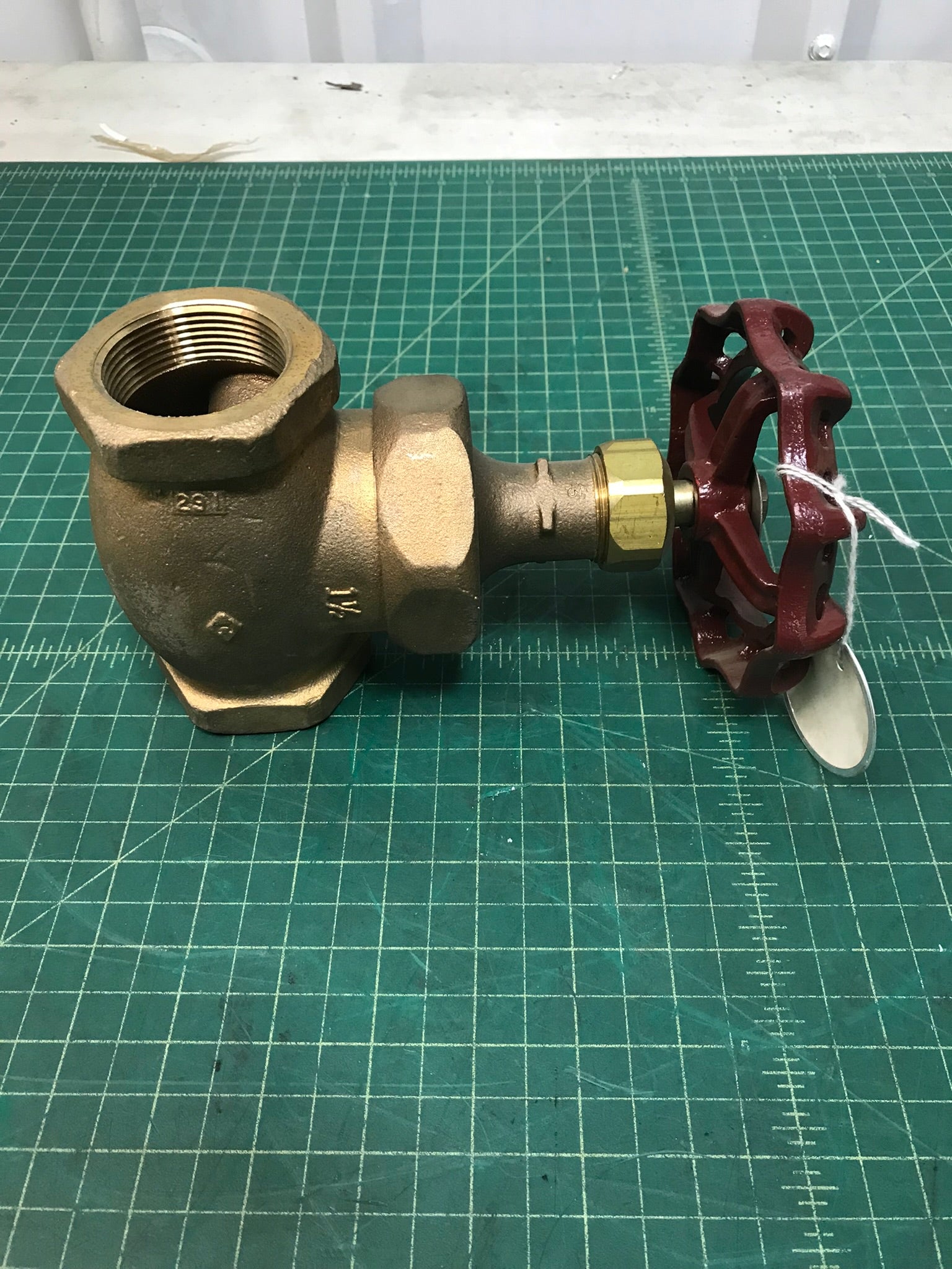 Crane Globe Valve, 1 1/2", Brass 200s