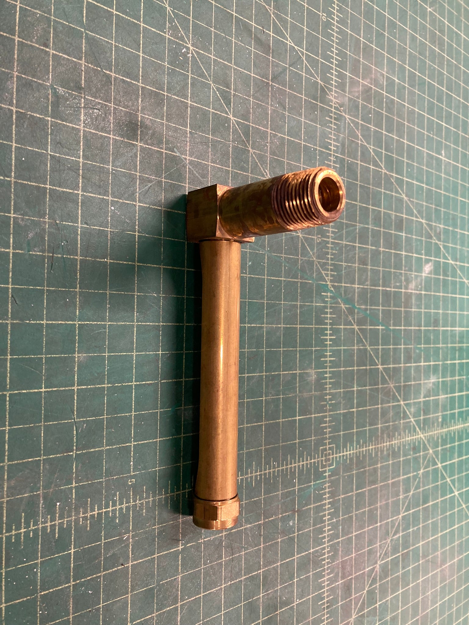 GAUGE, OIL FORGED BRASS THREAD, SIZE 1/2" PIPE BODY DIA 7/9"