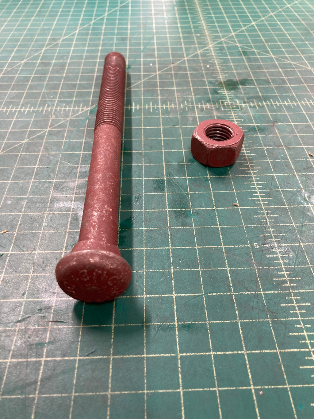 BOLT, EXTRA TRACK HEAD, RED-DCODED WITH NUT FOR DRESSER