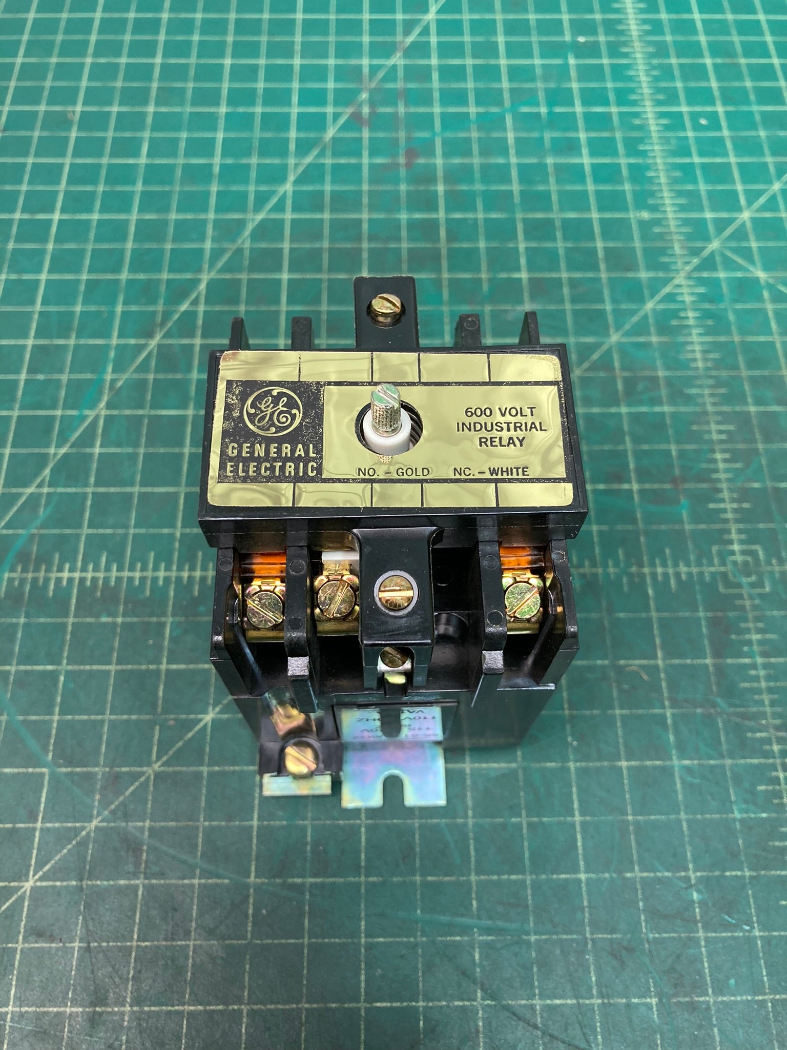 GE 600 Volt Industrial Relay, 120V Coil