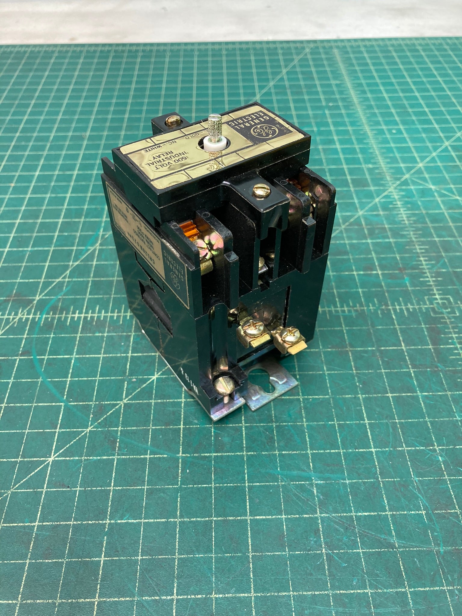 GE 600 Volt Industrial Relay, 120V Coil